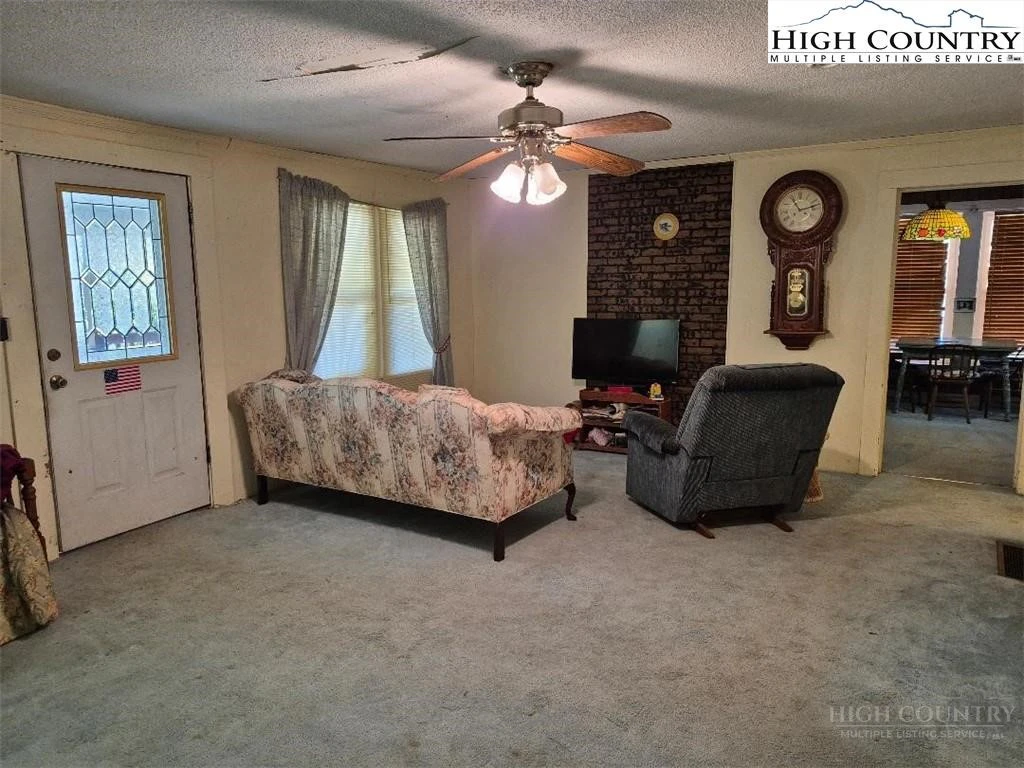 Image number 16 for the current listing