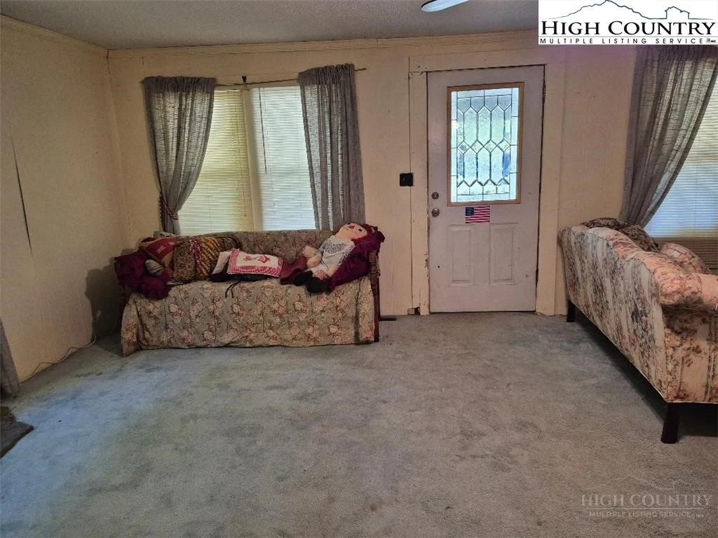 Image number 17 for the current listing
