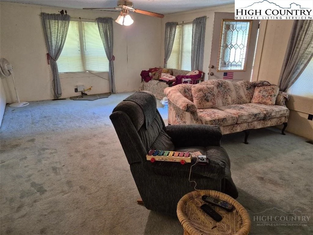 Image number 18 for the current listing