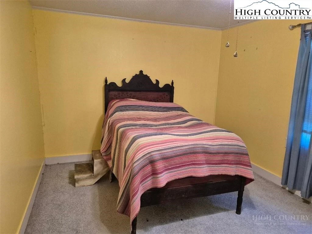 Image number 19 for the current listing