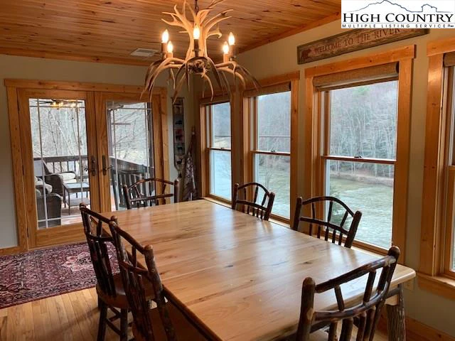 Image number 1 for the current listing