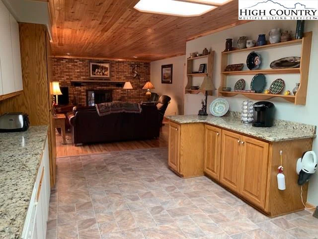 Image number 15 for the current listing