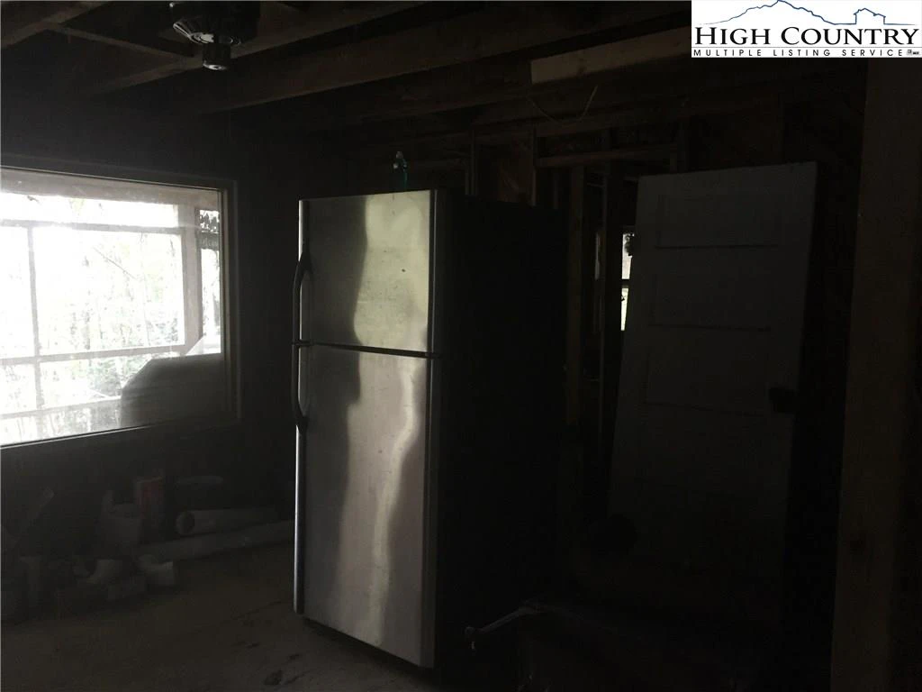 Image number 8 for the current listing
