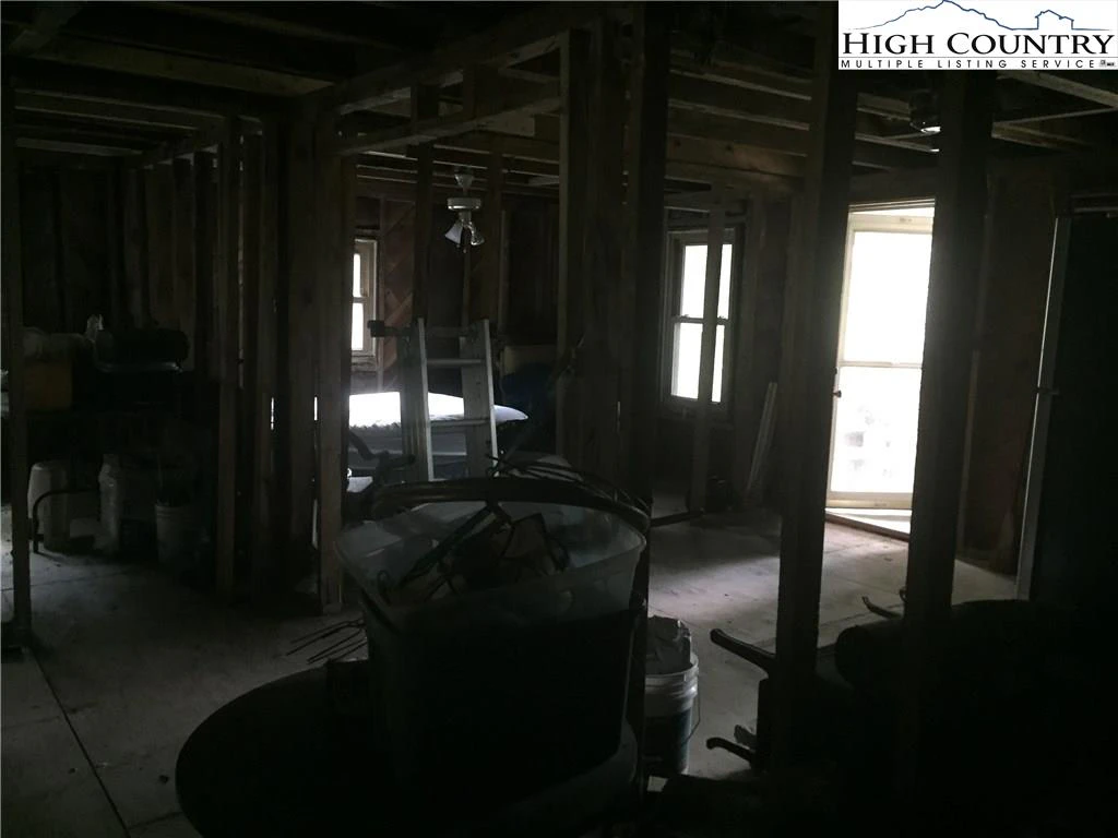 Image number 9 for the current listing
