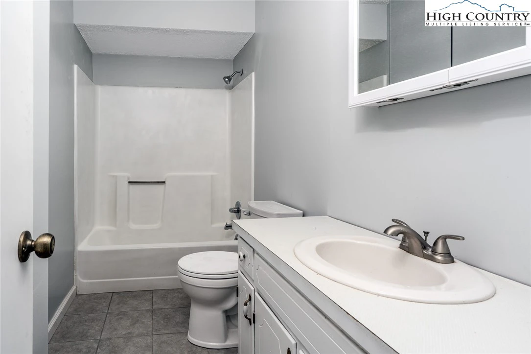 Image number 5 for the current listing