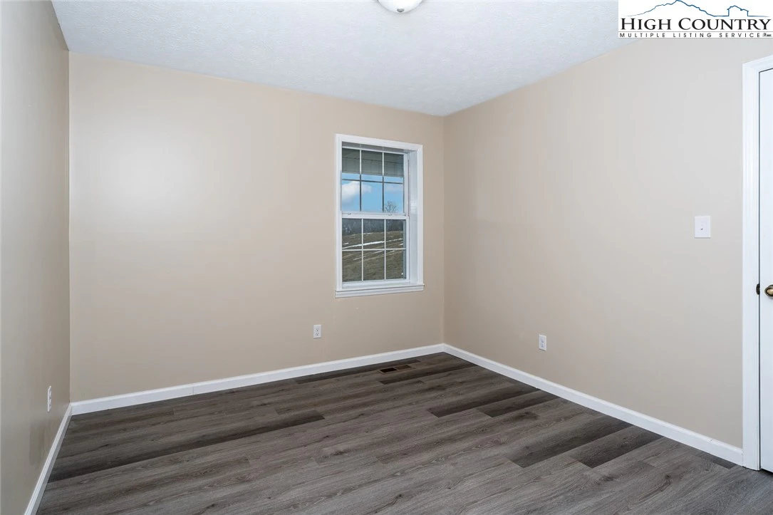 Image number 2 for the current listing