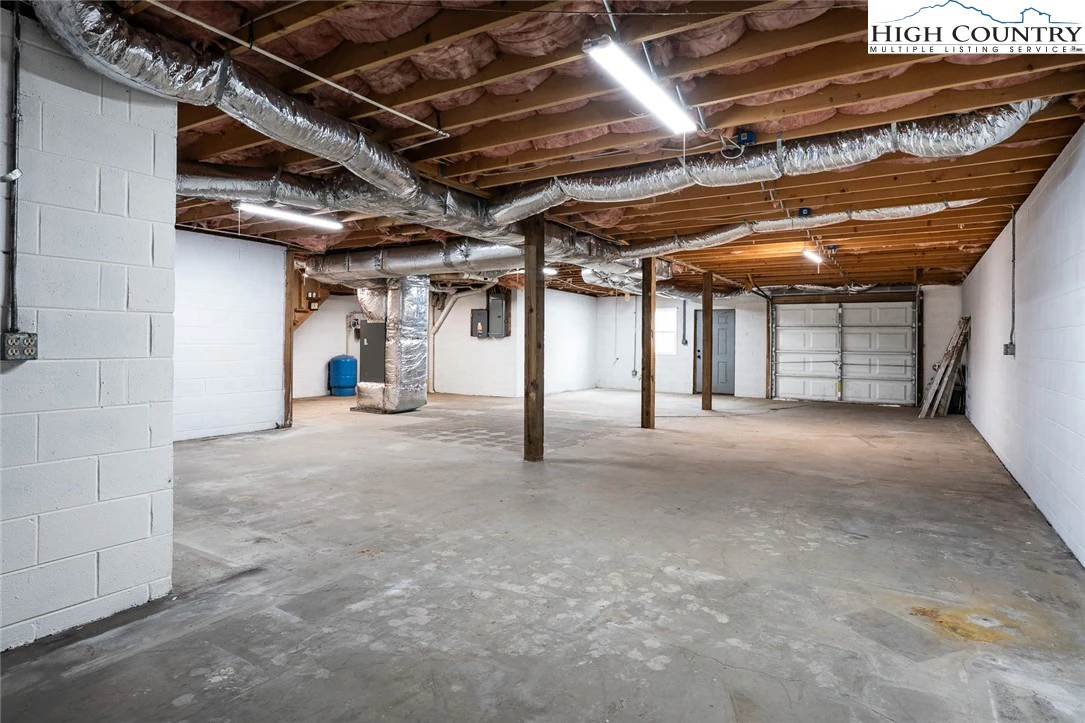 Image number 19 for the current listing