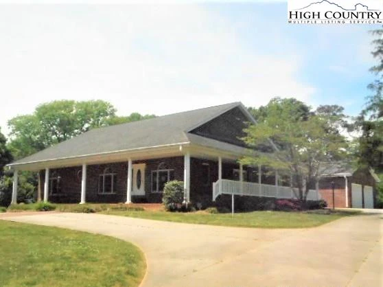 Image number 1 for the current listing