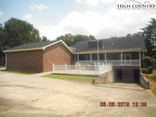 Image number 18 for the current listing
