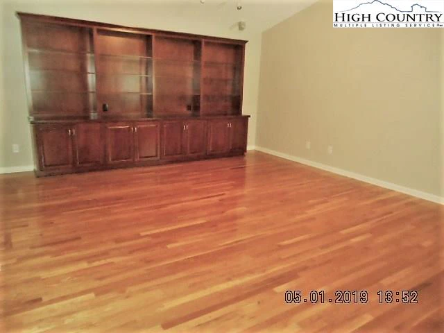 Image number 17 for the current listing