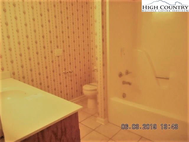 Image number 16 for the current listing