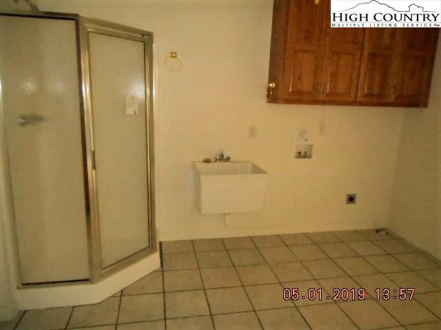Image number 2 for the current listing