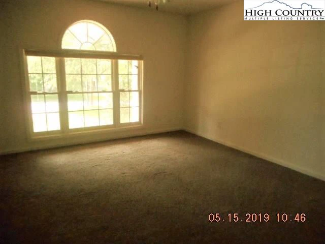 Image number 12 for the current listing
