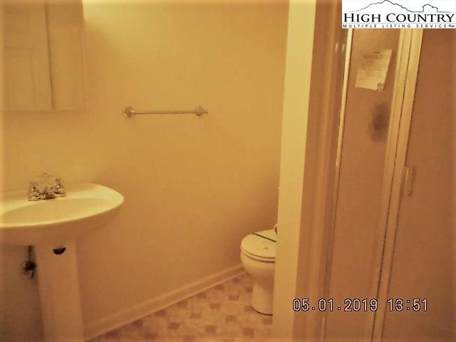 Image number 9 for the current listing