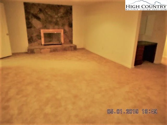 Image number 8 for the current listing