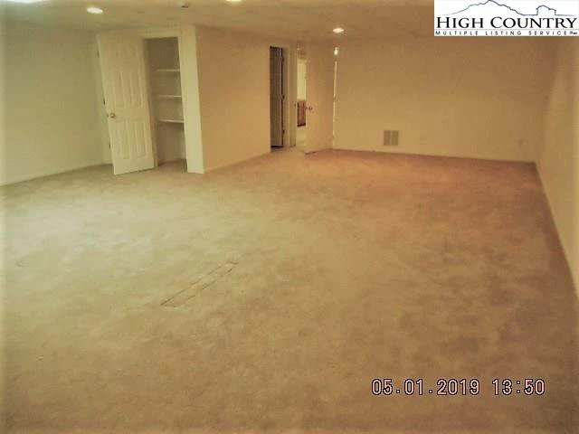 Image number 7 for the current listing