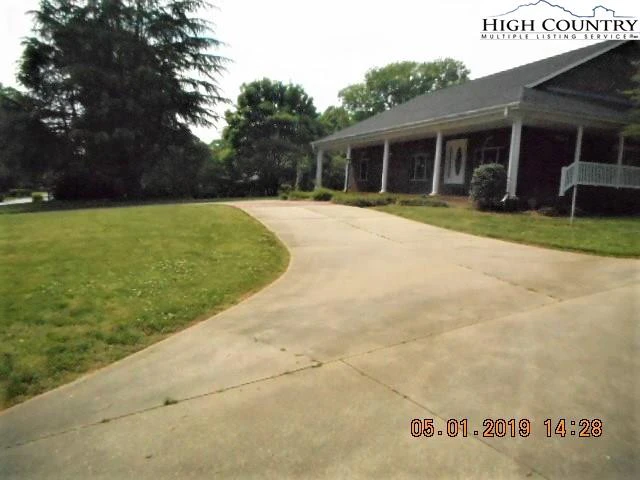 Image number 5 for the current listing