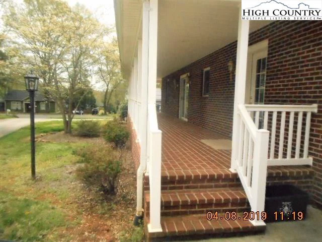 Image number 20 for the current listing
