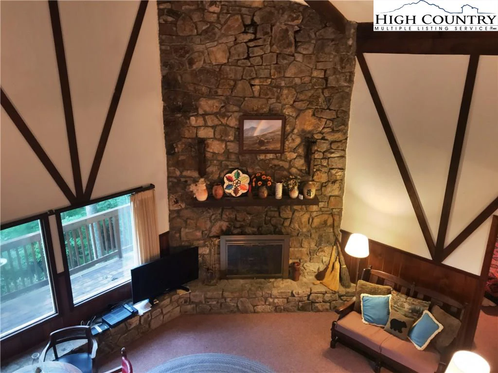 Image number 12 for the current listing