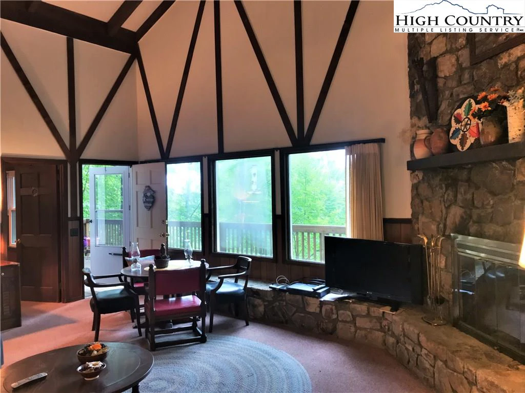 Image number 4 for the current listing
