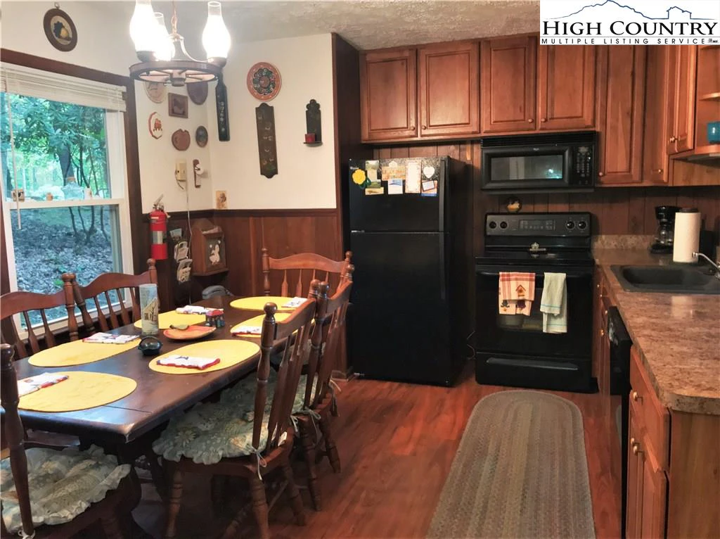 Image number 9 for the current listing