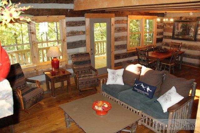 Image number 9 for the current listing