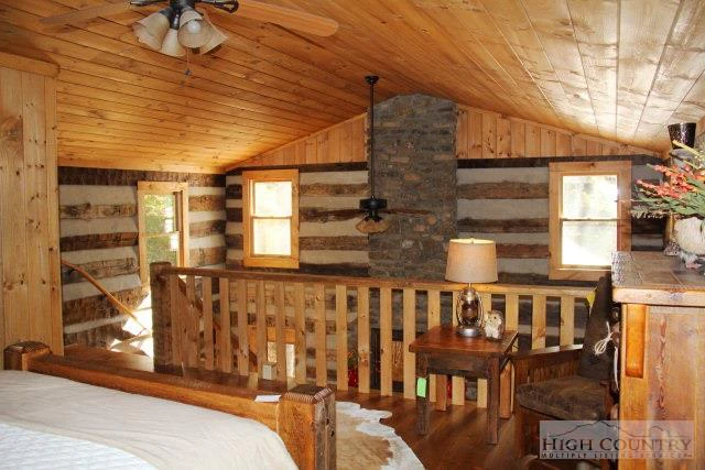 Image number 4 for the current listing