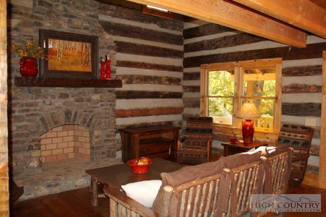 Image number 17 for the current listing
