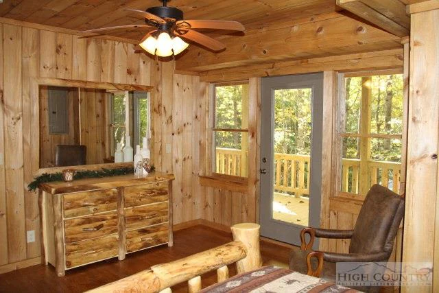Image number 16 for the current listing