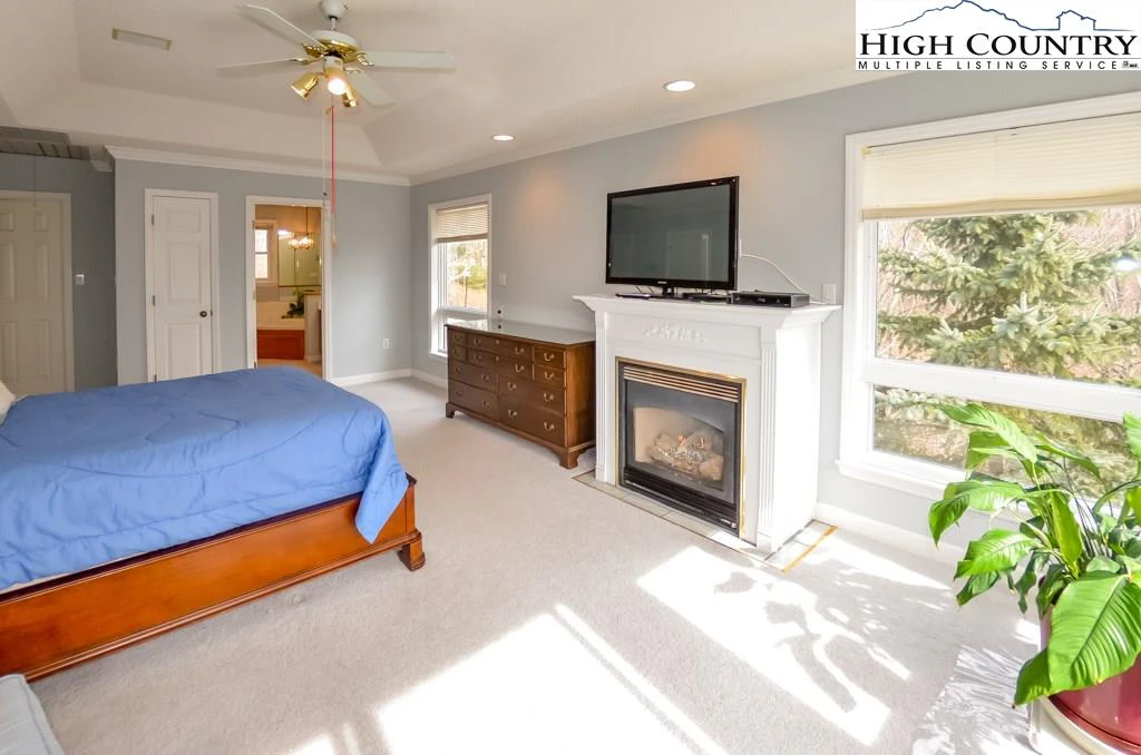 Image number 8 for the current listing