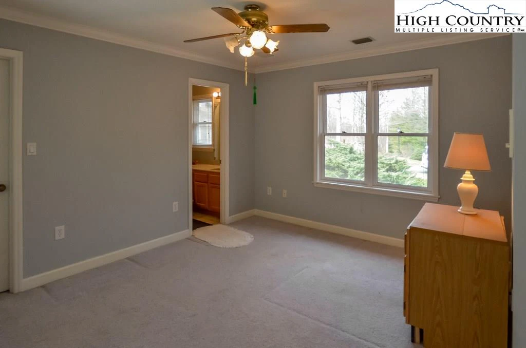 Image number 11 for the current listing