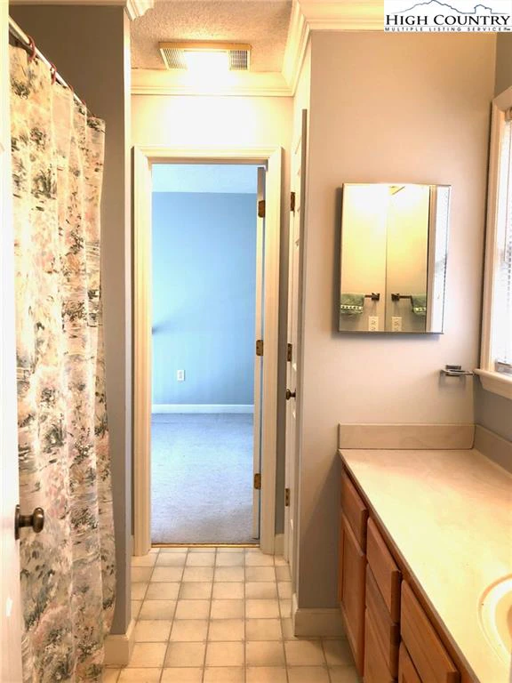 Image number 2 for the current listing