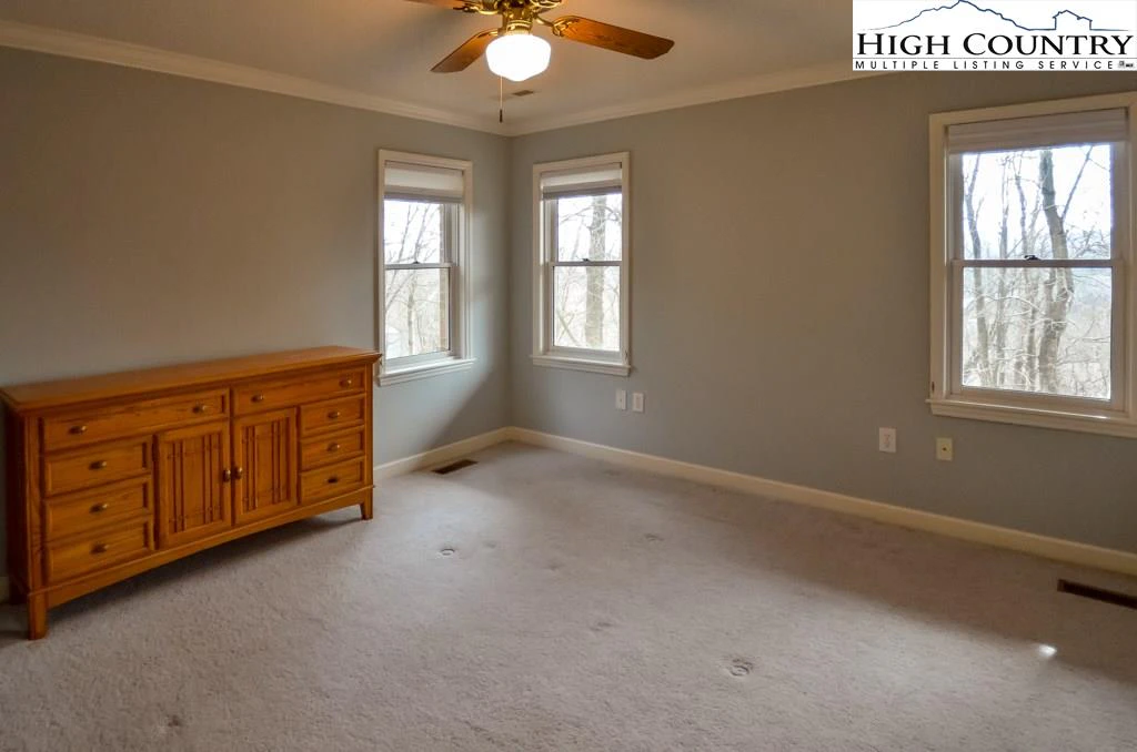 Image number 18 for the current listing
