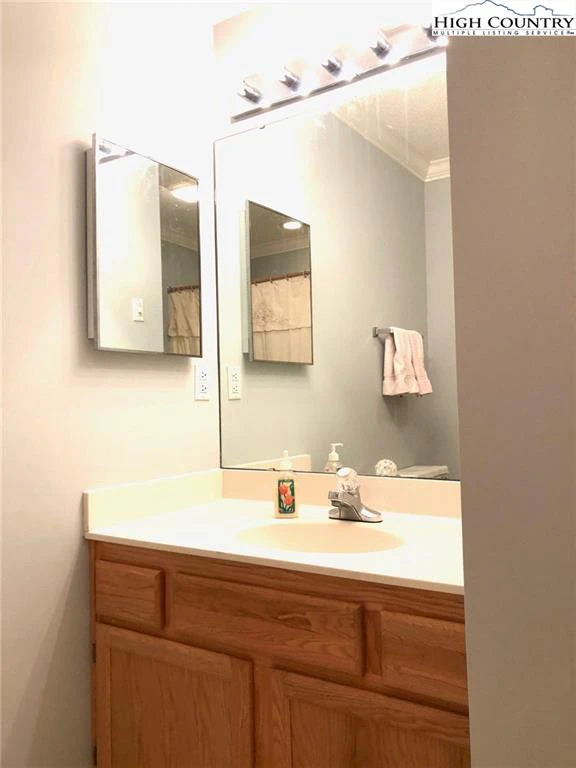 Image number 20 for the current listing