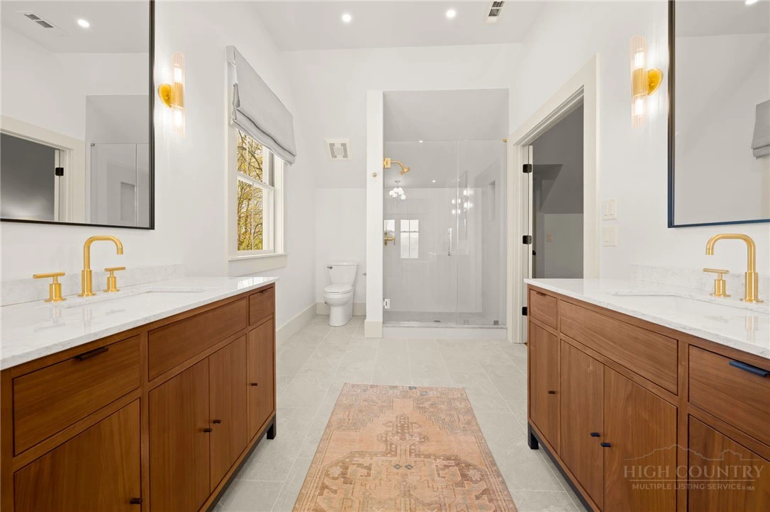 Image number 9 for the current listing