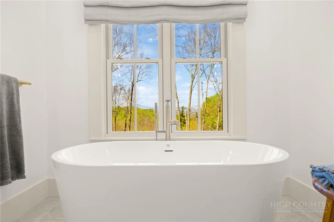 Image number 7 for the current listing