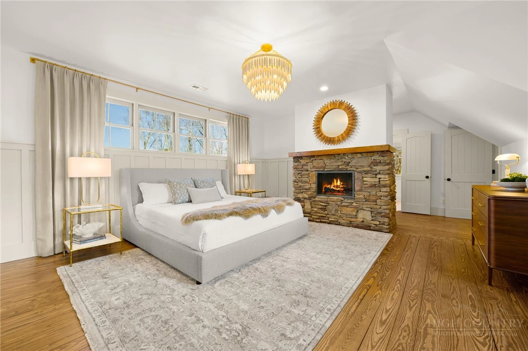Image number 5 for the current listing