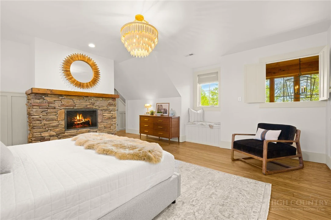 Image number 10 for the current listing