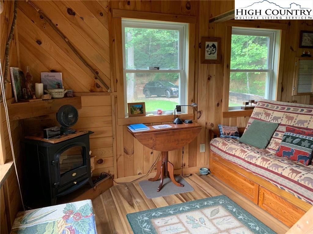 Image number 8 for the current listing