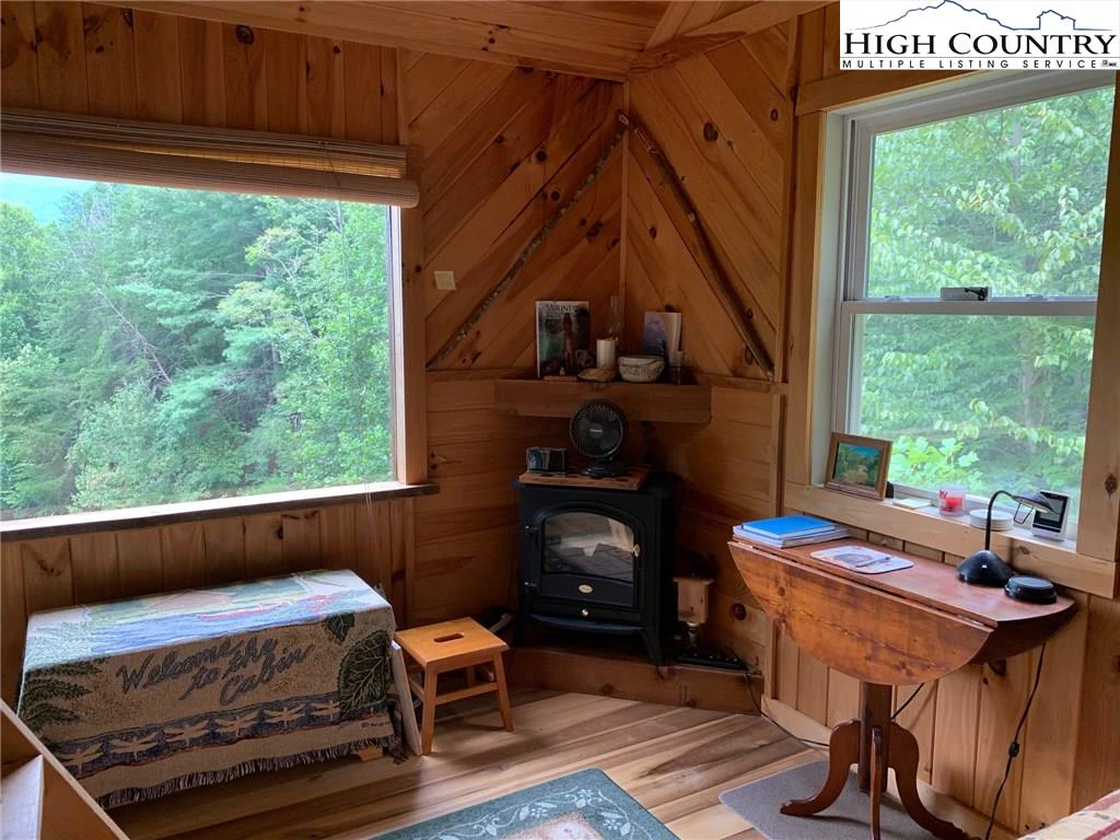 Image number 9 for the current listing