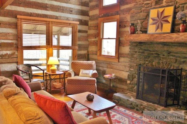 Image number 8 for the current listing