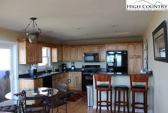 Image number 2 for the current listing