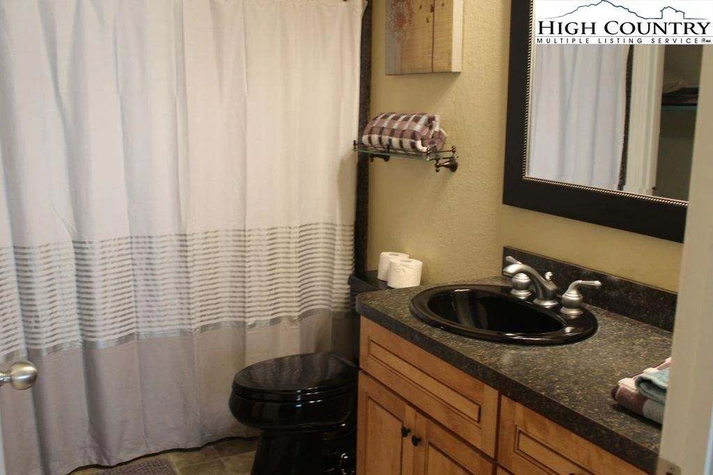Image number 8 for the current listing