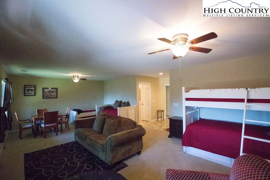 Image number 7 for the current listing