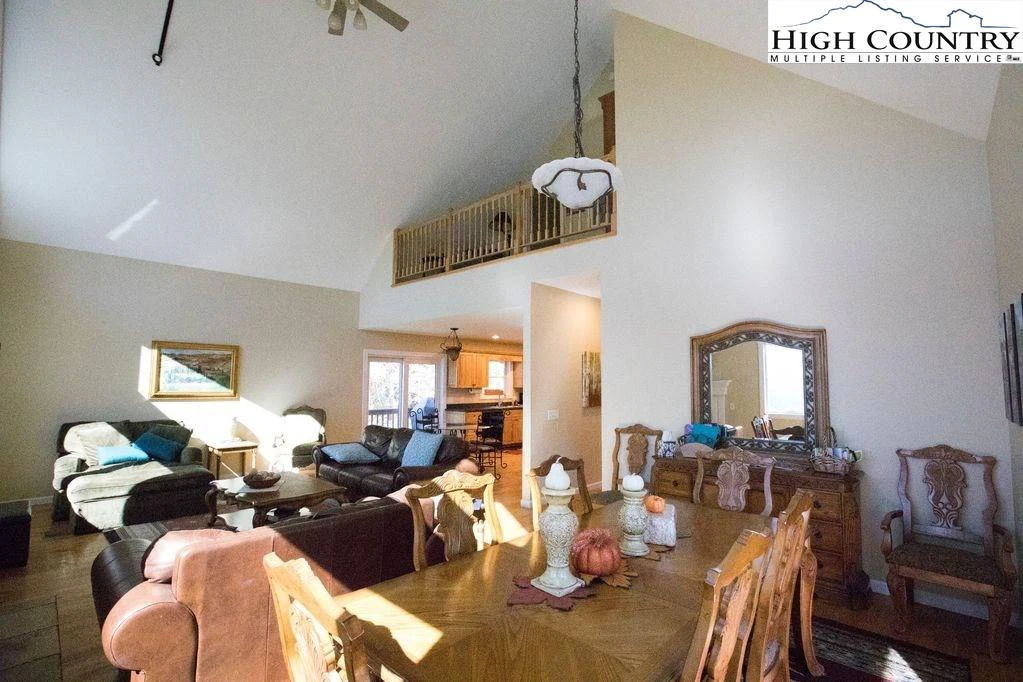 Image number 15 for the current listing