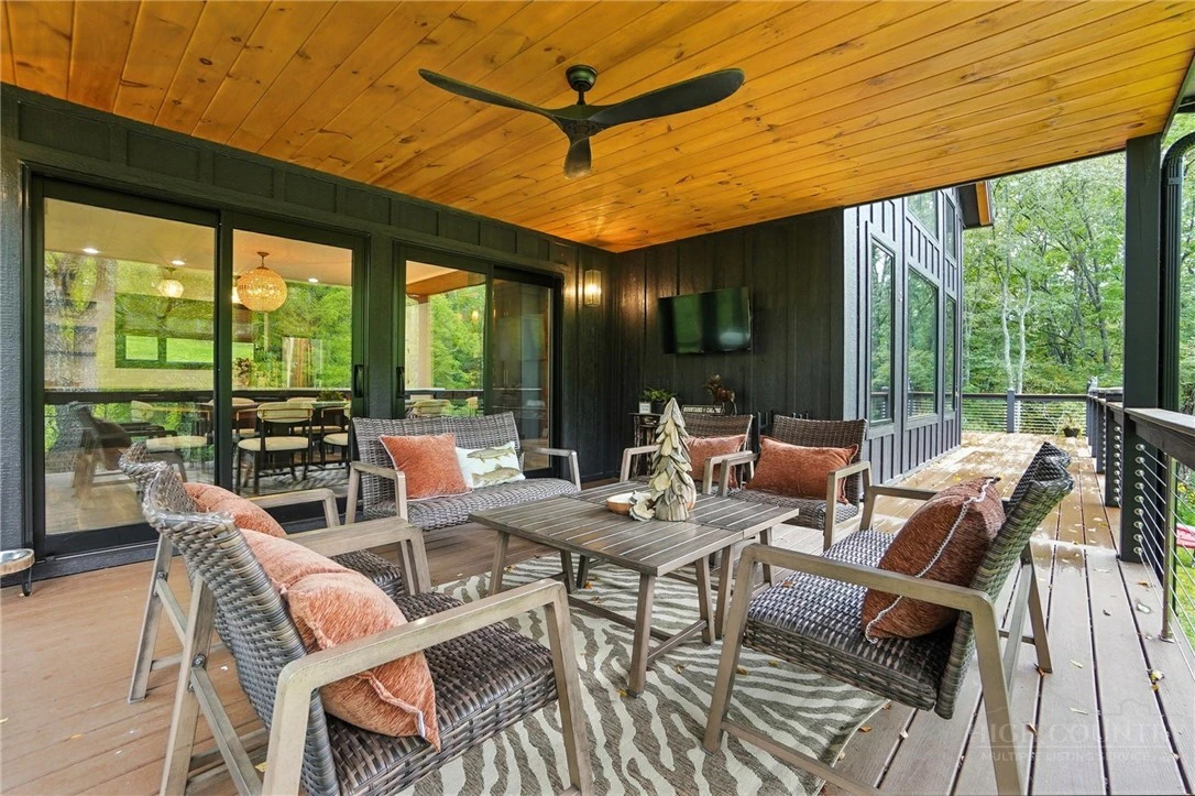 Image number 21 for the current listing