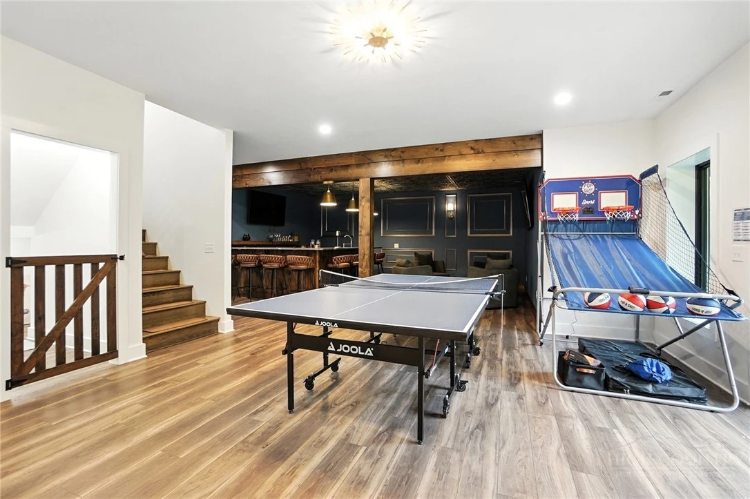 Image number 13 for the current listing