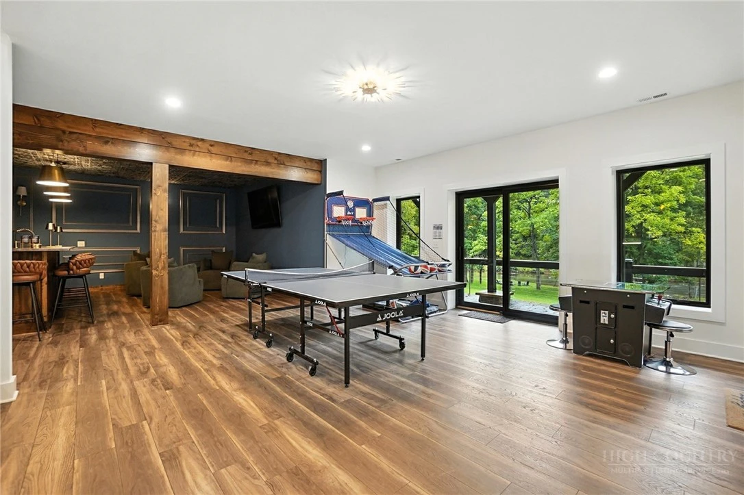 Image number 2 for the current listing