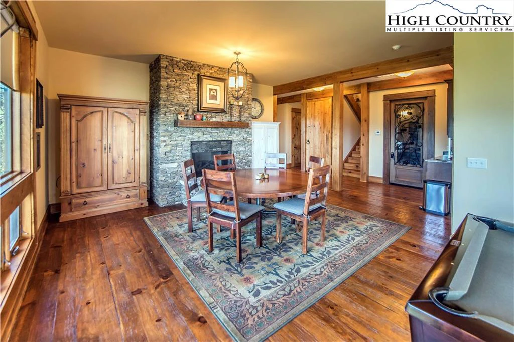 Image number 5 for the current listing