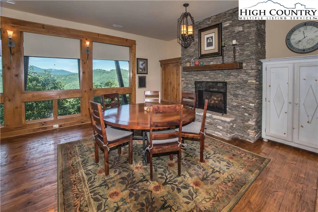 Image number 6 for the current listing